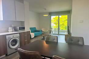 Phaedrus Living Coral Suites Aura