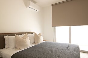 Phaedrus Living Coral Suites Aura