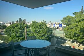 Phaedrus Living Coral Suites Harmony