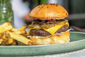 The Funny Lion - Puerto Princesa