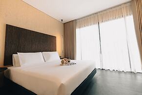 The Funny Lion - Puerto Princesa