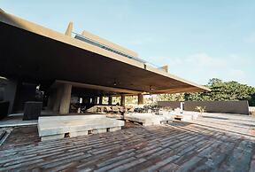 The Funny Lion - Puerto Princesa