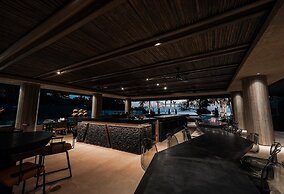 The Funny Lion - Puerto Princesa