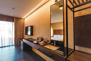 The Funny Lion - Puerto Princesa