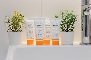 Cozy Apartment Marywilska by Renters