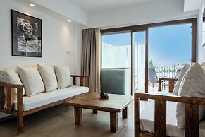 Mika Villas & Suites