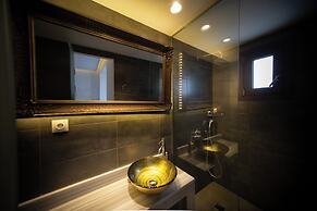 Mika Villas & Suites