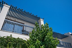 Mika Villas & Suites