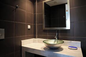 Mika Villas & Suites