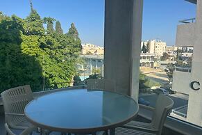 Phaedrus Living Coral Suites Horizon