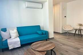 Phaedrus Living Coral Suites Horizon