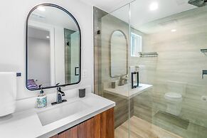 Stylish Sherman Oaks Townhouse W/ 3 Master Suites