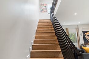 Stylish Sherman Oaks Townhouse W/ 3 Master Suites