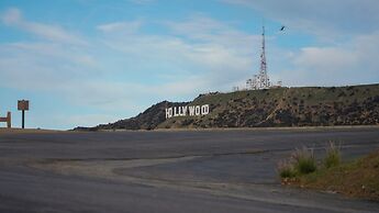 Stylish Sherman Oaks Townhouse W/ 3 Master Suites