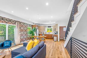 Stylish Sherman Oaks Townhouse W/ 3 Master Suites