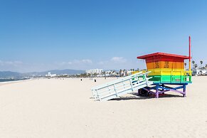 Stylish Sherman Oaks Townhouse W/ 3 Master Suites