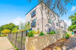 Stylish Sherman Oaks Townhouse W/ 3 Master Suites