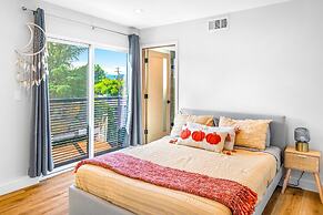 Stylish Sherman Oaks Townhouse W/ 3 Master Suites