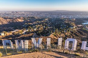 Stylish Sherman Oaks Townhouse W/ 3 Master Suites