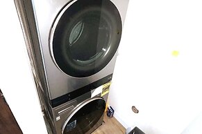 Stylish Sherman Oaks Townhouse W/ 3 Master Suites