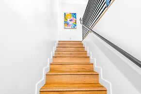 Stylish Sherman Oaks Townhouse W/ 3 Master Suites