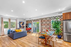 Stylish Sherman Oaks Townhouse W/ 3 Master Suites