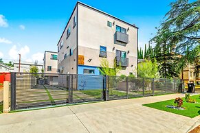 Stylish Sherman Oaks Townhouse W/ 3 Master Suites