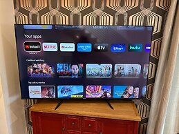 Stylish Sherman Oaks Townhouse W/ 3 Master Suites