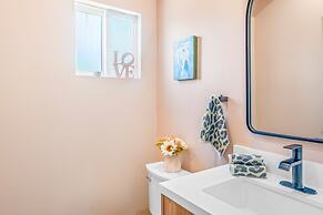 Stylish Sherman Oaks Townhouse W/ 3 Master Suites