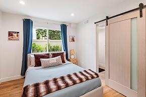 Stylish Sherman Oaks Townhouse W/ 3 Master Suites