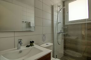 Phaedrus Living Coral Suites Seabreeze