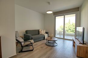 Phaedrus Living Coral Suites Seabreeze