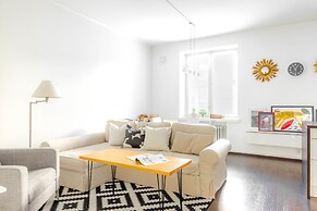 Spacious apt on Tranquil Courtyard