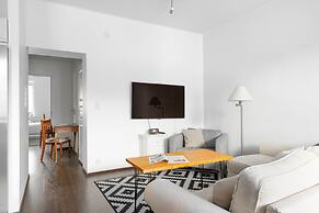 Spacious apt on Tranquil Courtyard