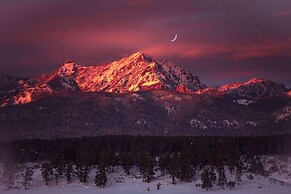Picturesque Pagosa Springs Retreat w/ Mtn Views!