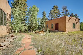 Serene Amalia Cabin w/ Deck & Mountain Views