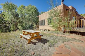 Serene Amalia Cabin w/ Deck & Mountain Views