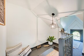 Chic & Historic Apartment ~ 6 Mi to Louisville!