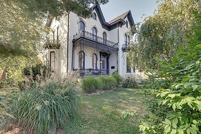 Chic & Historic Apartment ~ 6 Mi to Louisville!