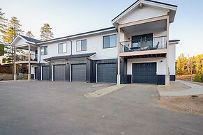 Mountain Retreat in Fraser w/ Garage & Deck!