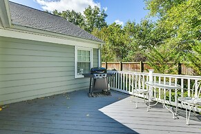 13 Mi to Annapolis: Dog-friendly Home w/ Fire Pit!