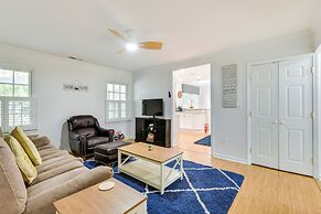 13 Mi to Annapolis: Dog-friendly Home w/ Fire Pit!
