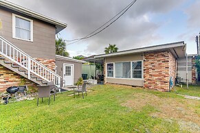 Walk to Beach: Galveston Vacation Rental!