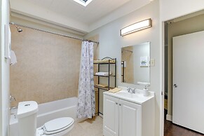 Walk to Beach: Galveston Vacation Rental!