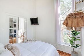 Historic New Albany Apartment ~ 6 Mi to Louisville