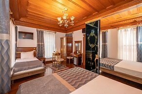 Valeria Antique 1892 Sultanahmet