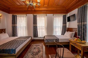 Valeria Antique 1892 Sultanahmet