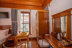 Valeria Antique 1892 Sultanahmet