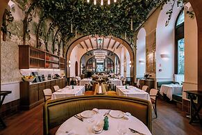 Dorothea Hotel, Budapest, Autograph Collection