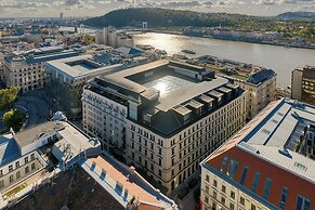 Dorothea Hotel, Budapest, Autograph Collection